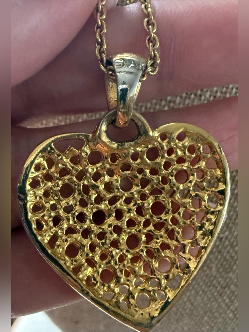Anne Klein XOXO Heart Filigree Gold Tone Vintage Pendant Necklace - Picture 7 of 9